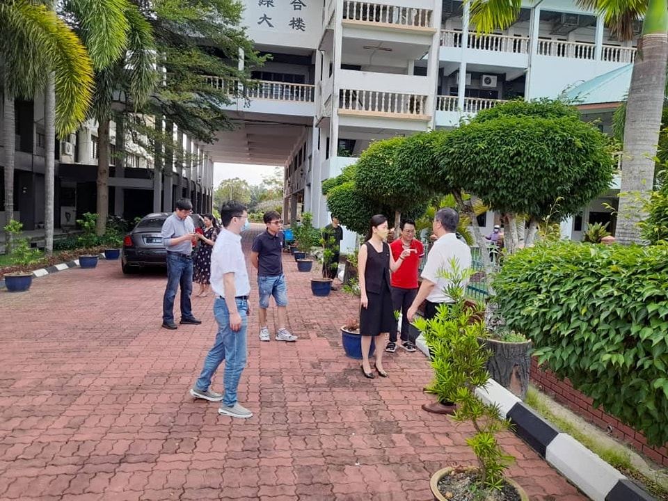 中国致公党福清市委会交流团参访曼绒华校